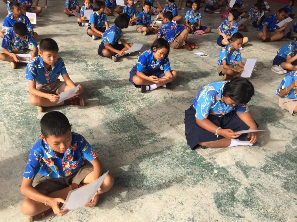 school children reading thailand