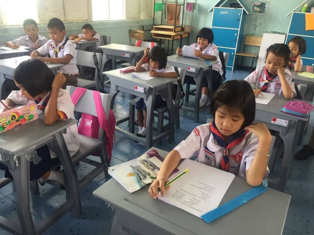 children studying in thai school
